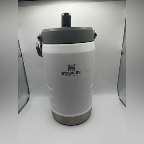 Stanley Gray and White 40oz jug - Picture 2 of 7